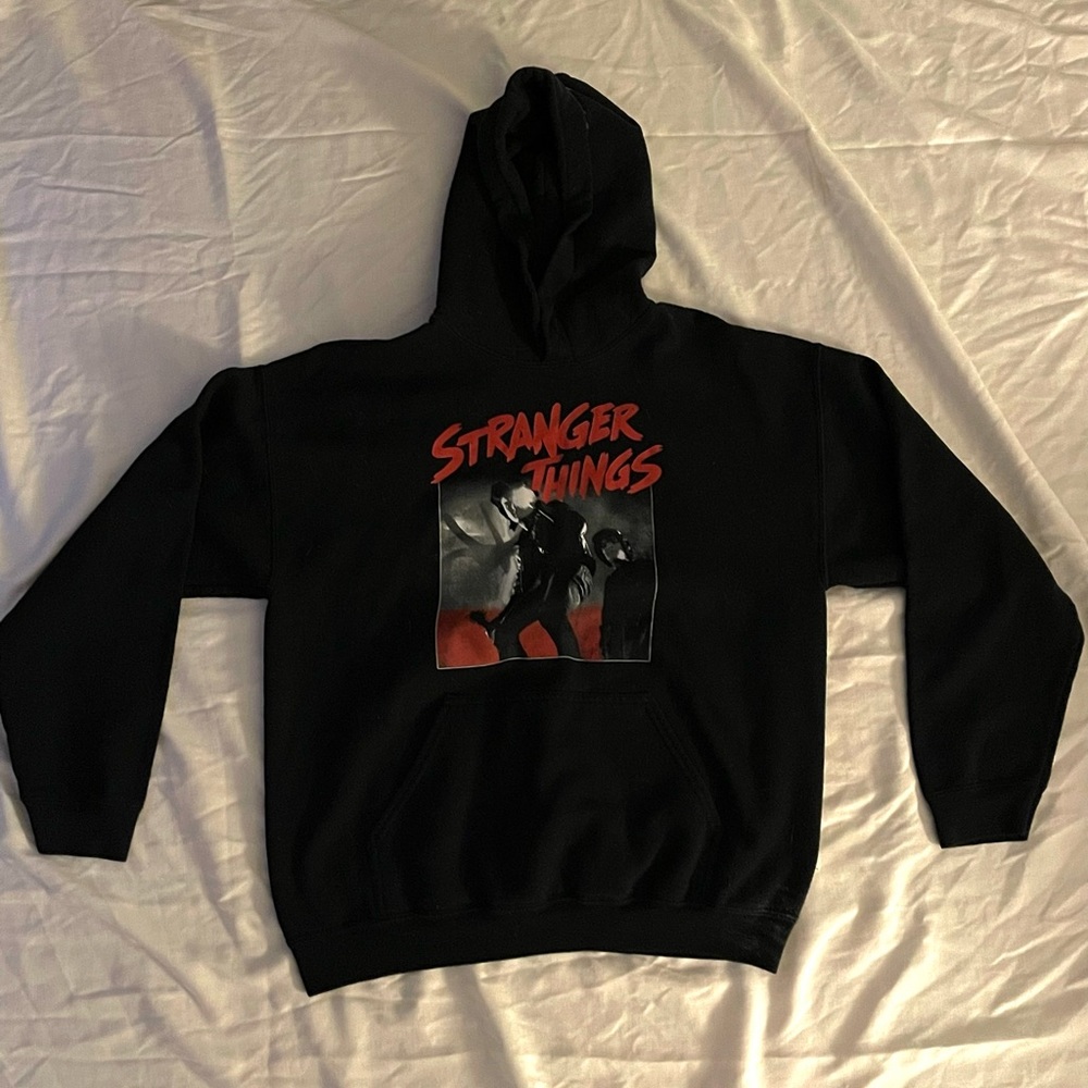 stranger things sweatshirt (size: large)